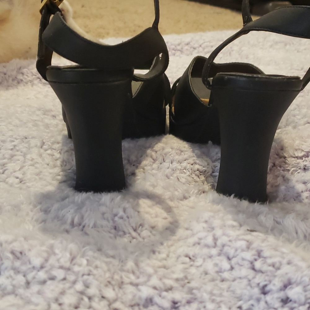 Black Fioni, size 8 heels - Picture 3 of 8